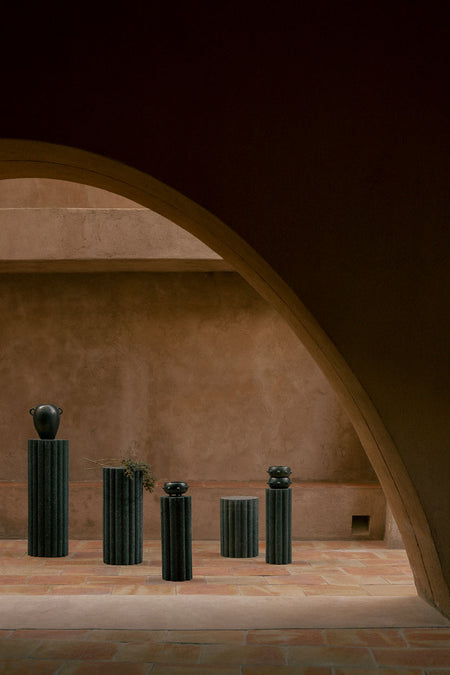 Loto Roca Tables