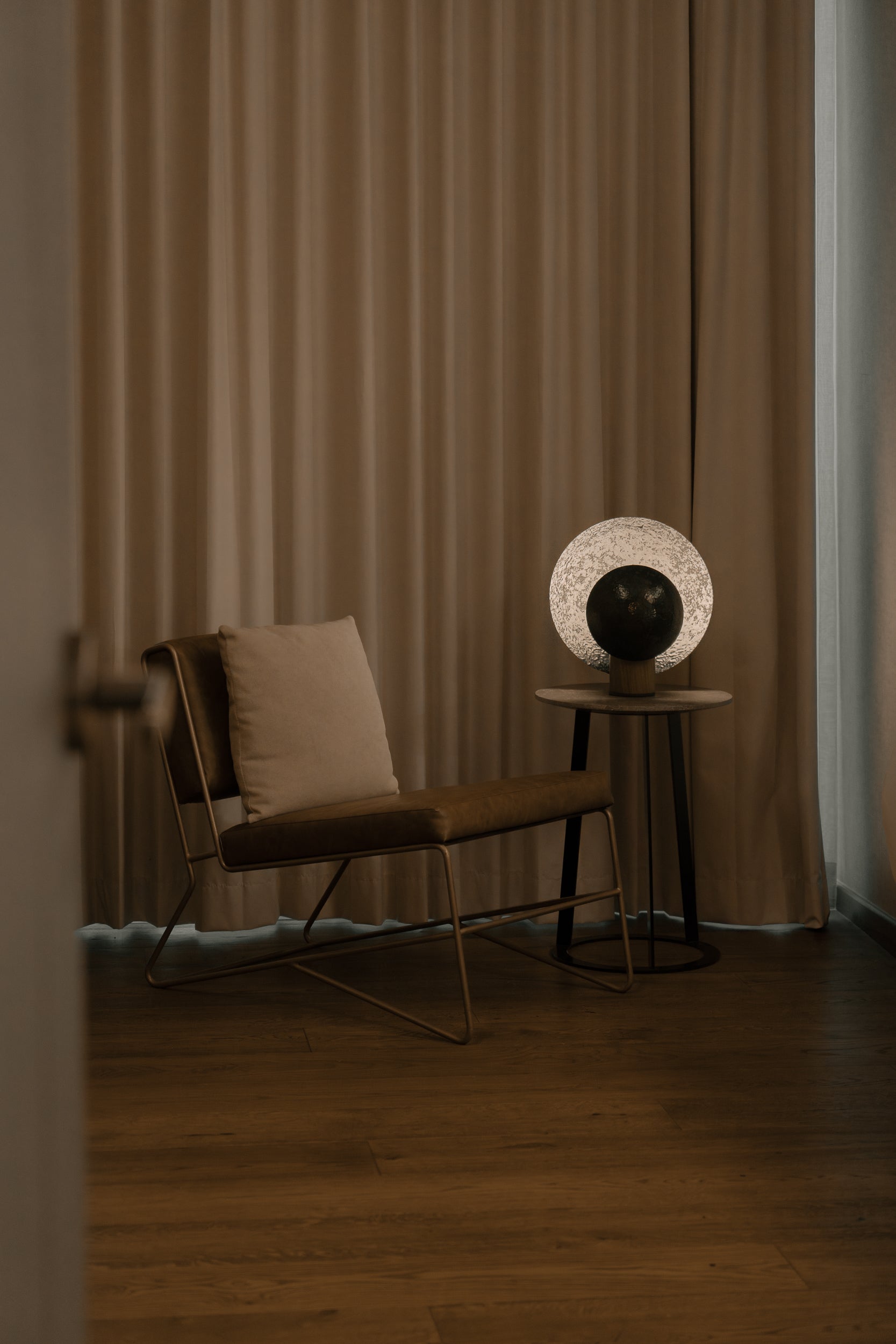 AURA Table Lamp