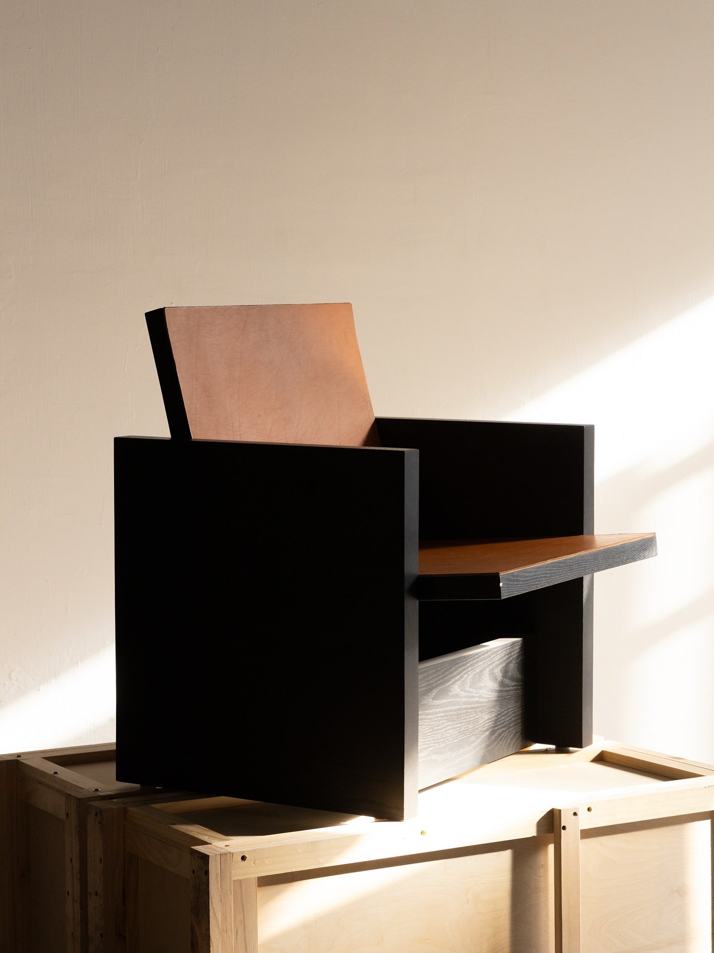 Clavijero Chair Black Oak
