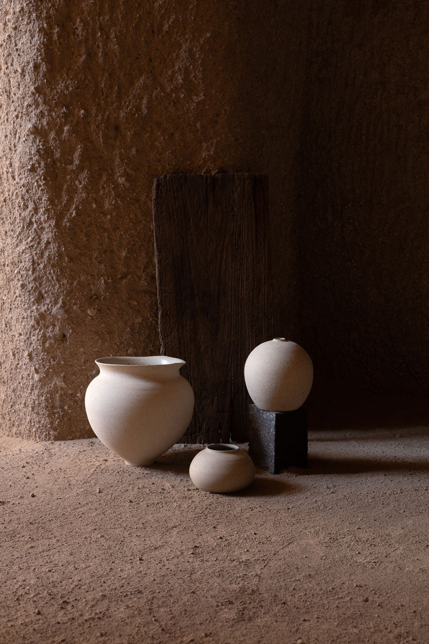 BOLA VASE