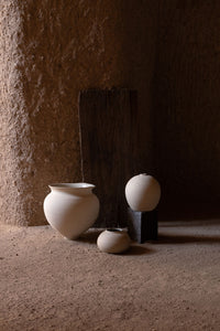 BOLA VASE