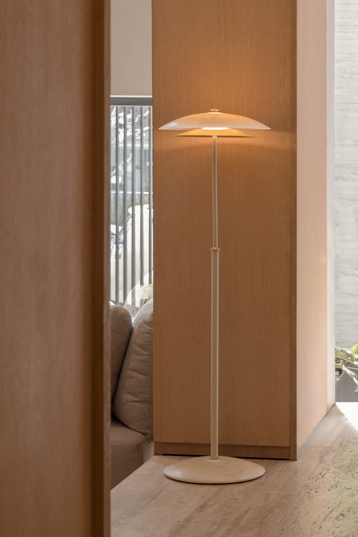 FASE Oyster Floor Lamp