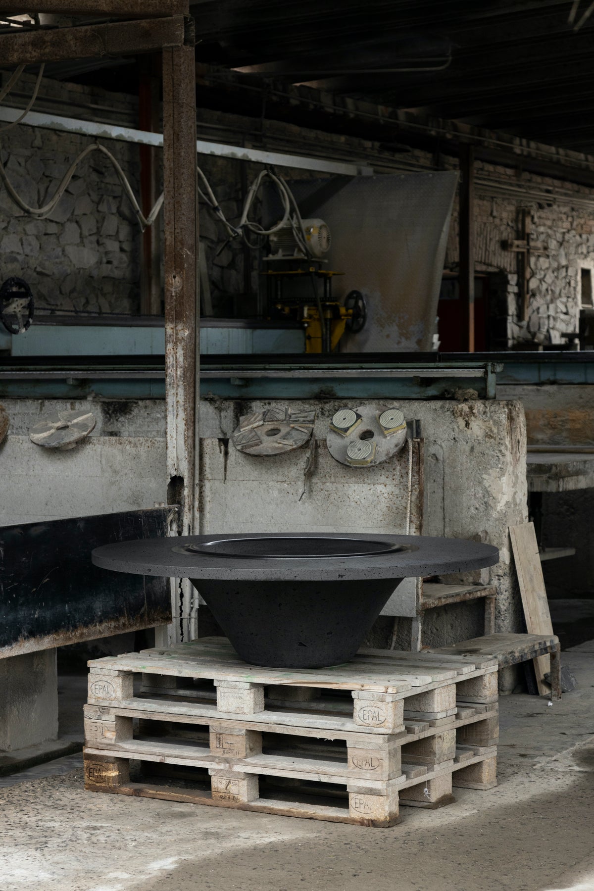 Umo Roca Fire Pit
