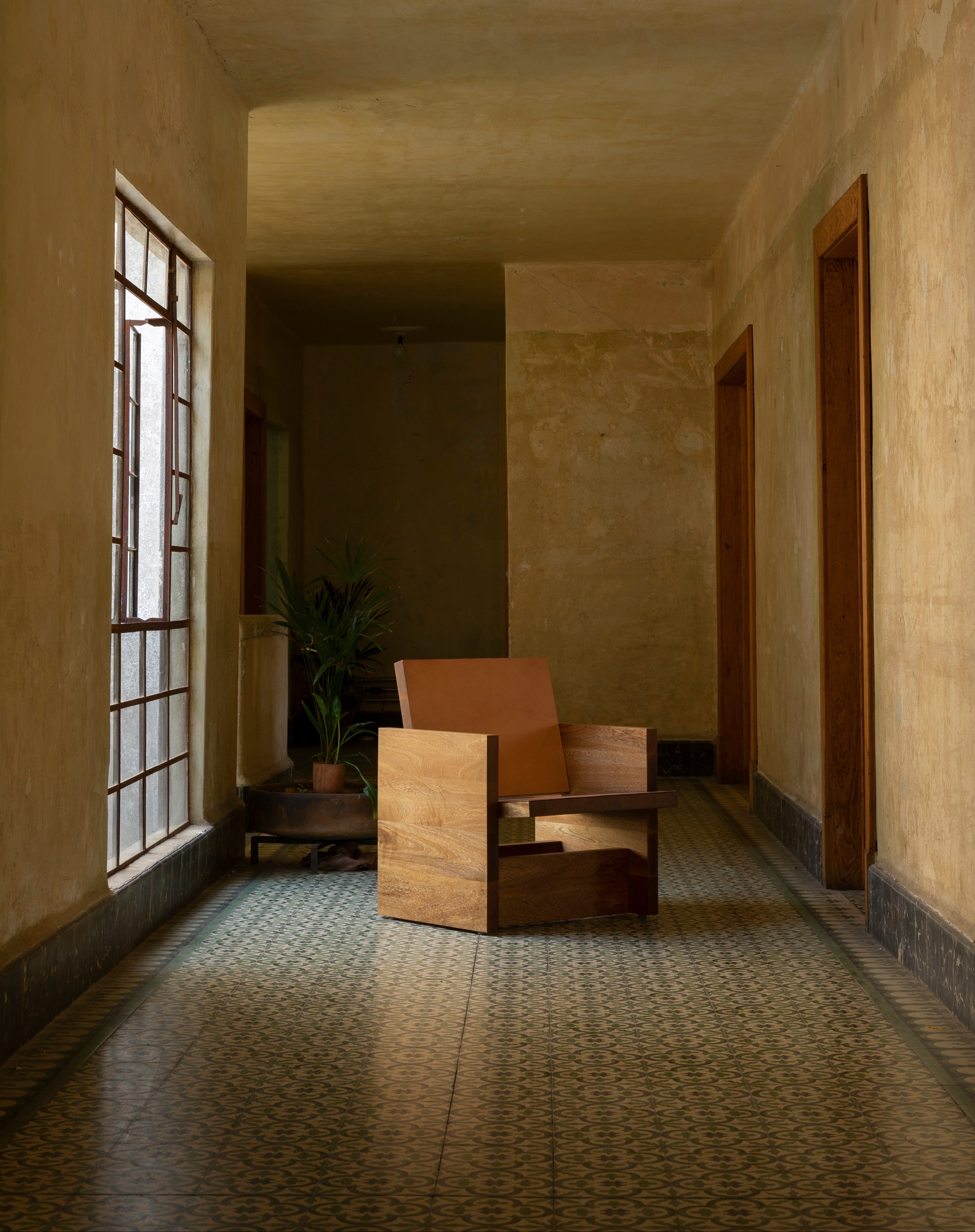 Clavijero Chair Rosa Morada