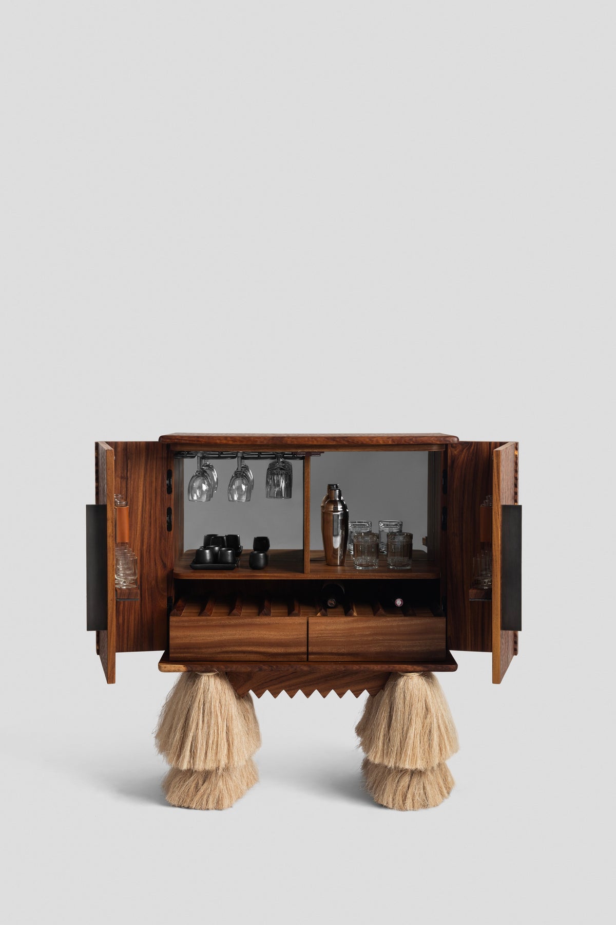 Carmen bar cabinet – view 3