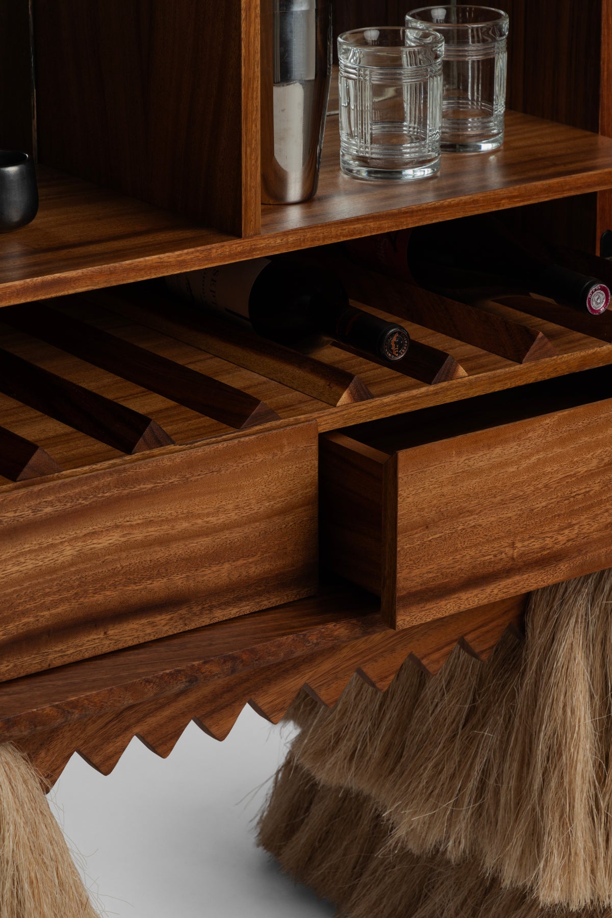Carmen bar cabinet – view 6