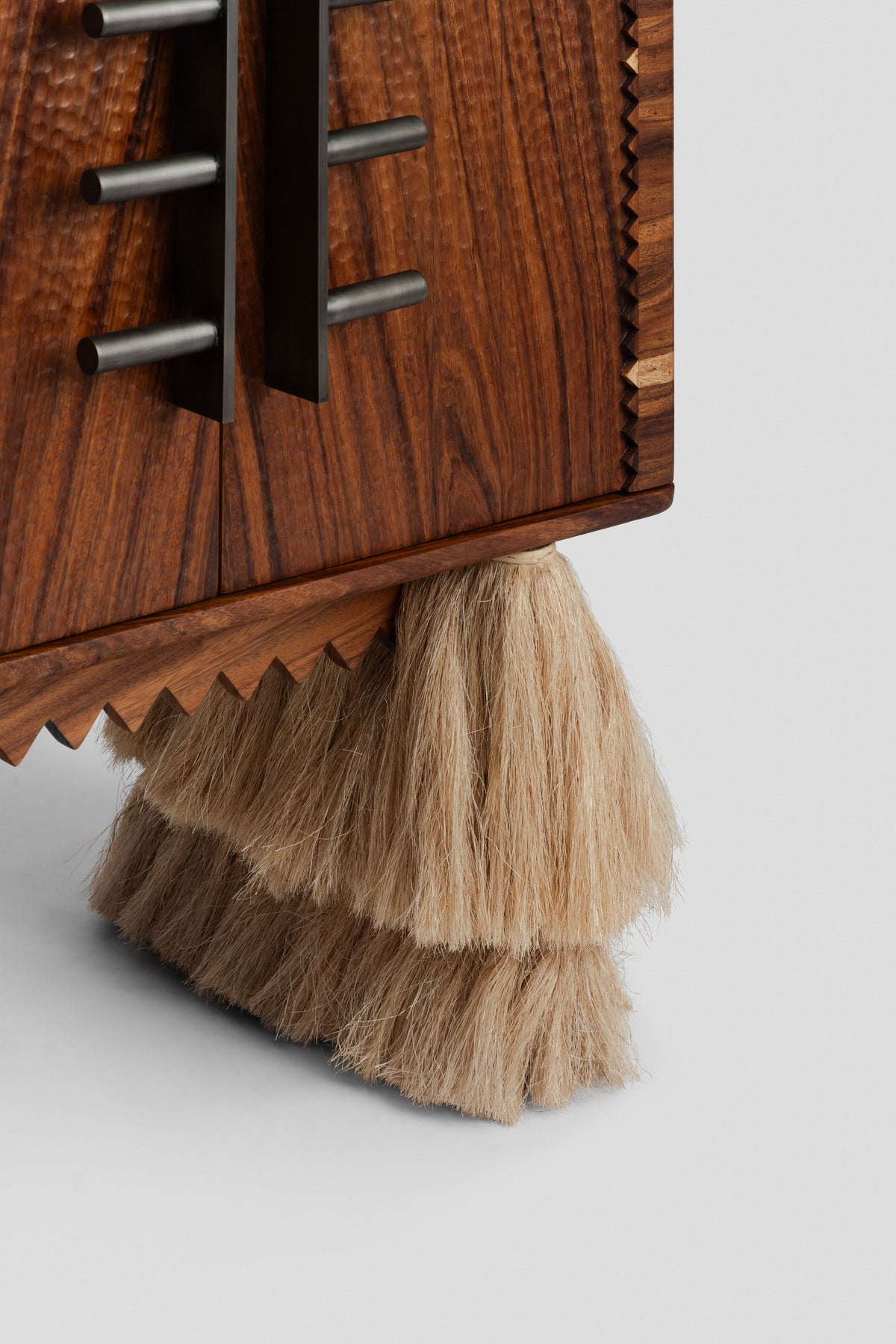 Carmen bar cabinet – view 8
