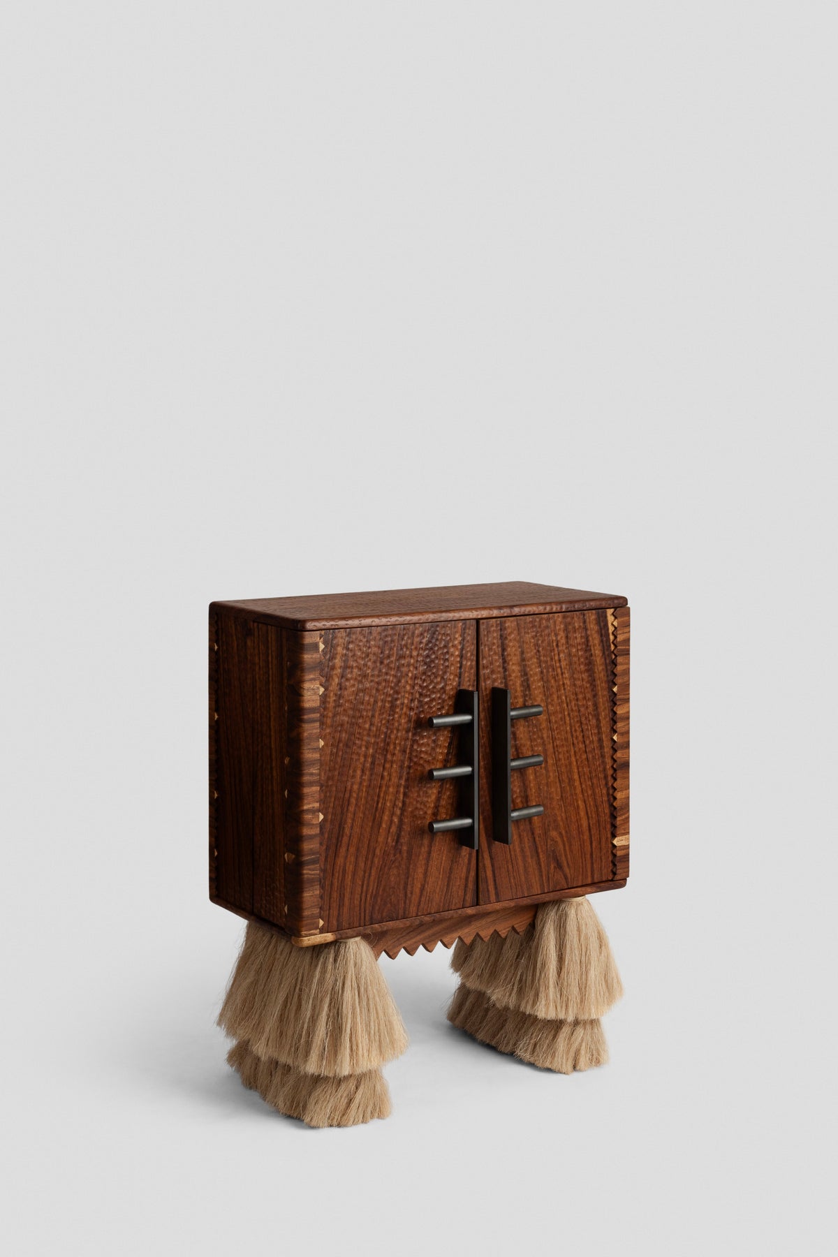 Carmen bar cabinet – view 9