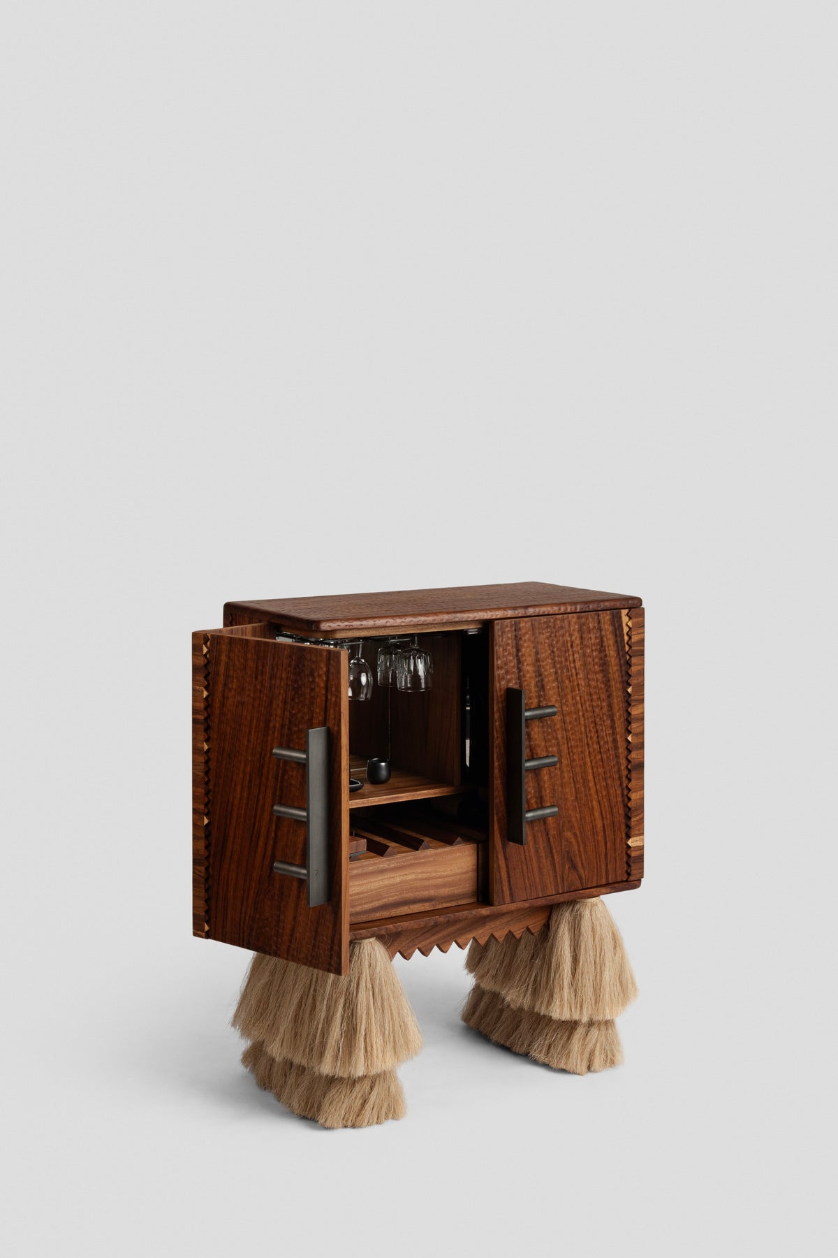 Carmen bar cabinet – view 10
