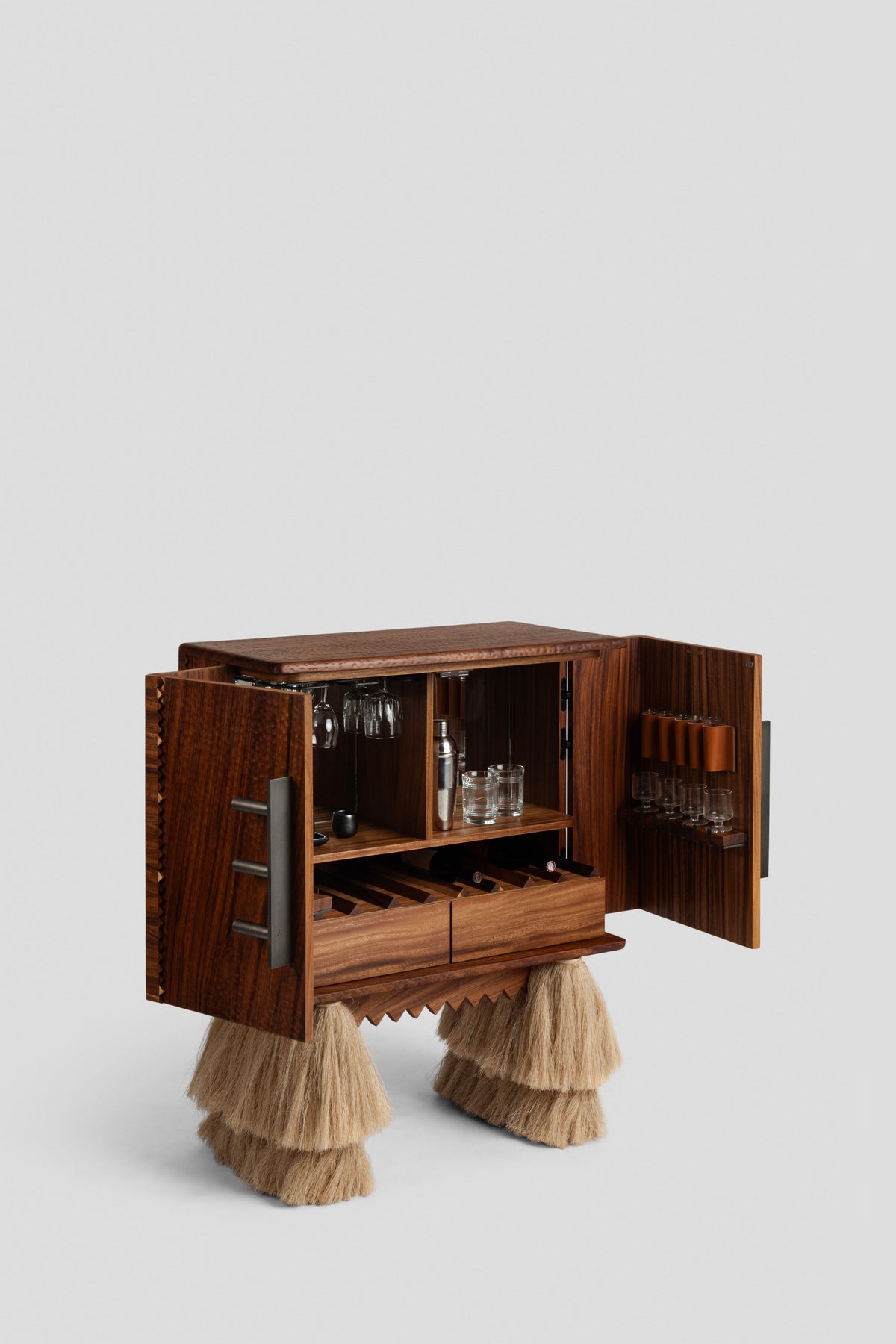 Carmen bar cabinet – view 11