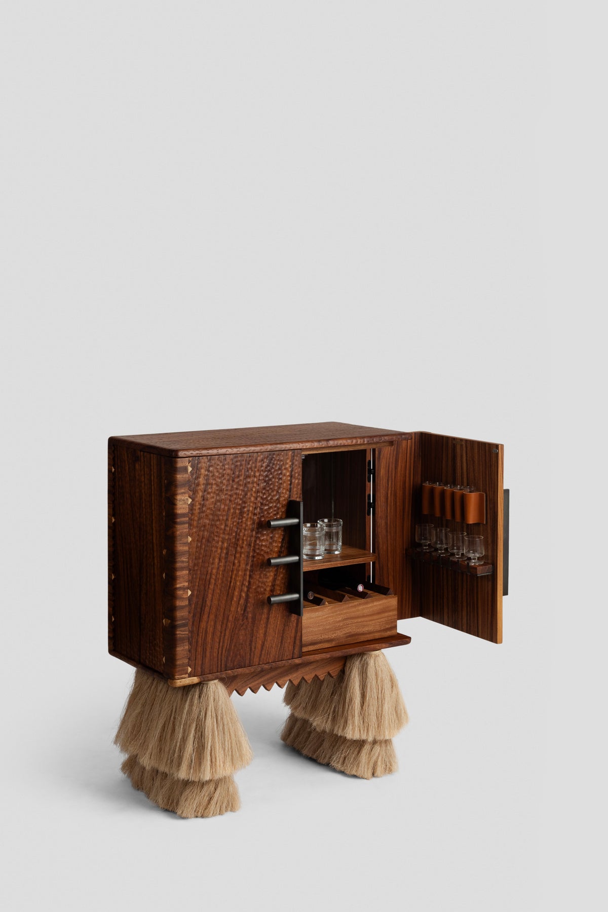 Carmen bar cabinet – view 12