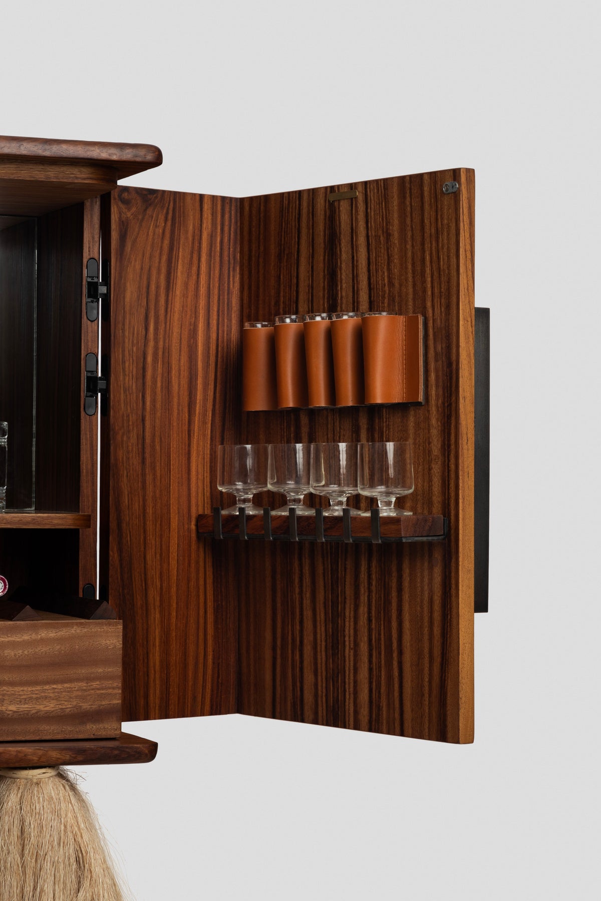 Carmen bar cabinet – view 13
